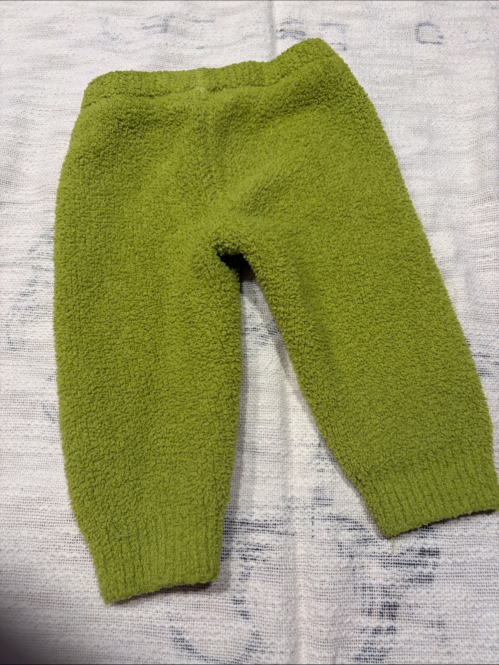 Posh peanut Cozy Grinch Green Sherpa Baby Pants with Heart Patch - Picture 2 of 4